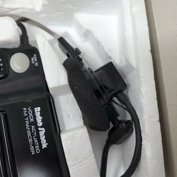 VINTAGE RADIO SHACK HANDS FREE WALKIE TALKIE HEADSET TRC-506 SET OF 2 TESTED - Picture 4 of 9